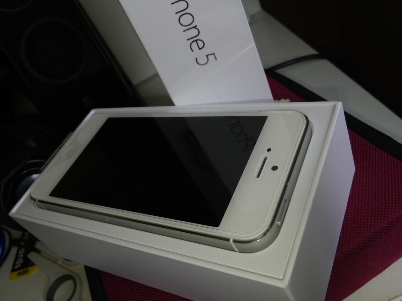 Apple iPhone 4S 64GB Wi-fI-Apple iPhone 5 64GB Wi-Fi