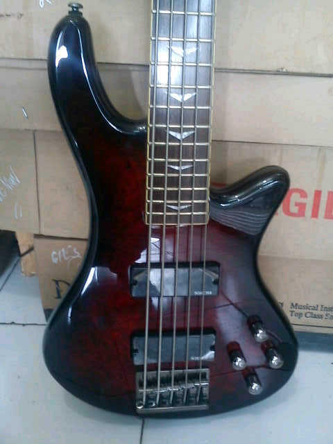 Jualan Bass Schecter stiletto extreme 5 dan Schecter Duluxe 5