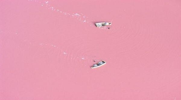 Cantiknya Danau Warna Pink yang Misterius di Australia