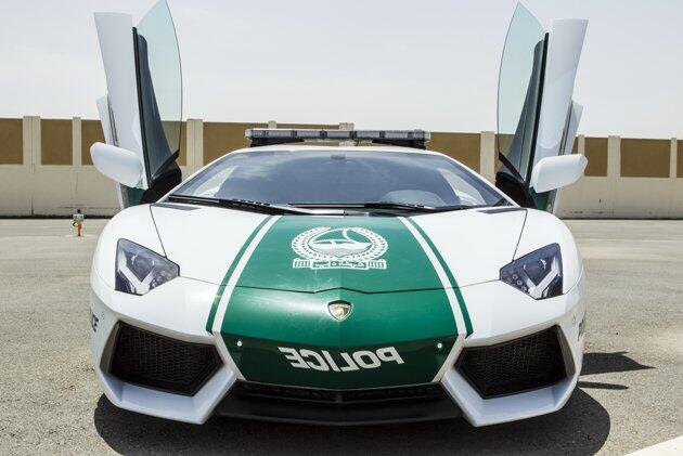 ==> Police's LAMBORGHINI Patrol Car <== .... (Saat ini hanya ada di Dubai Gan... )