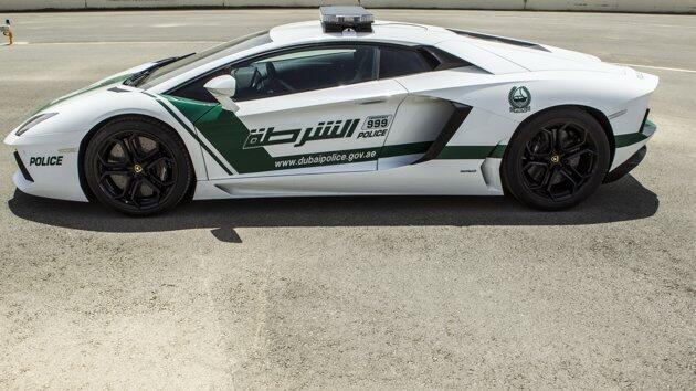 ==> Police's LAMBORGHINI Patrol Car <== .... (Saat ini hanya ada di Dubai Gan... )