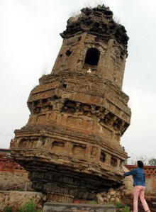 7 Bangunan Termiring di Dunia Selain Menara Pisa