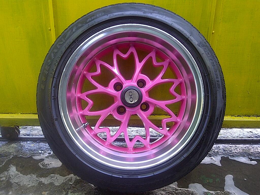 Terjual VELG MOBIL RETRO R15 OG SAKURA BAN TURANZA 185 