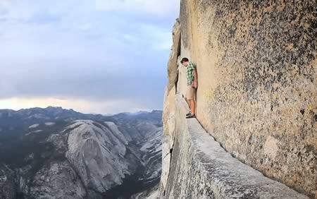 10 Foto Seram Yang Diambil Penuh Risiko