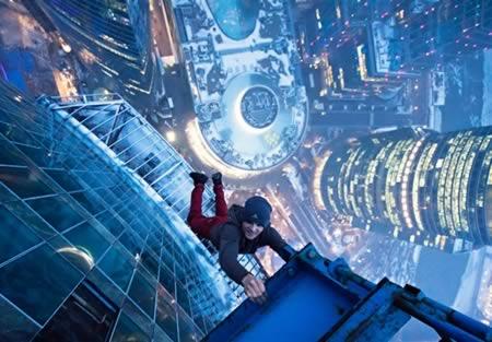 10 Foto Seram Yang Diambil Penuh Risiko