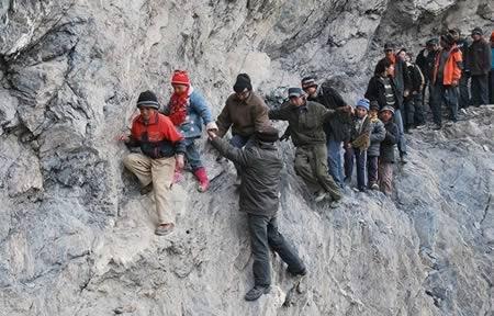 10 Foto Seram Yang Diambil Penuh Risiko