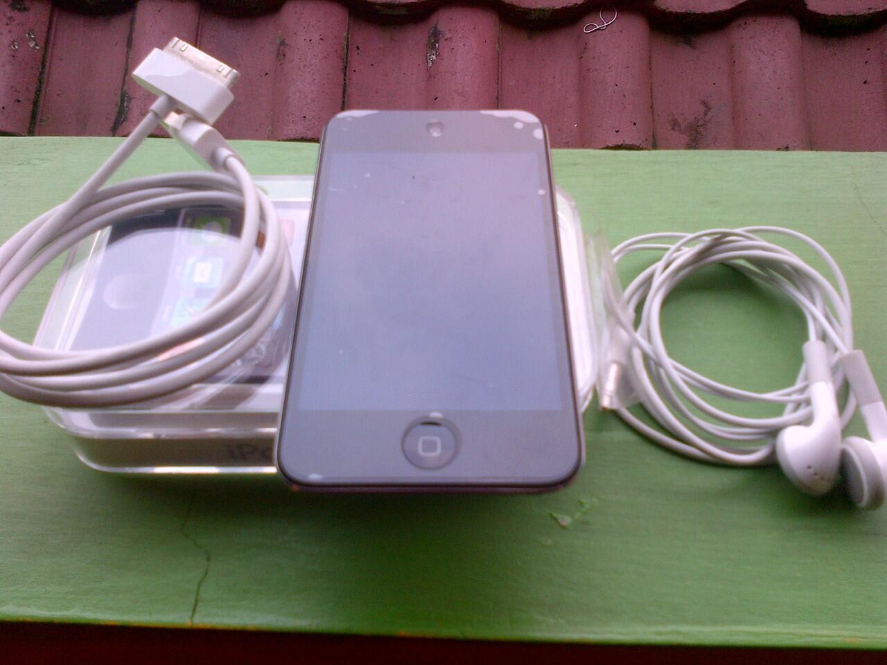 WTS IPOD TOUCH 4 GENE 8Gb BLACK muluusss Fullset