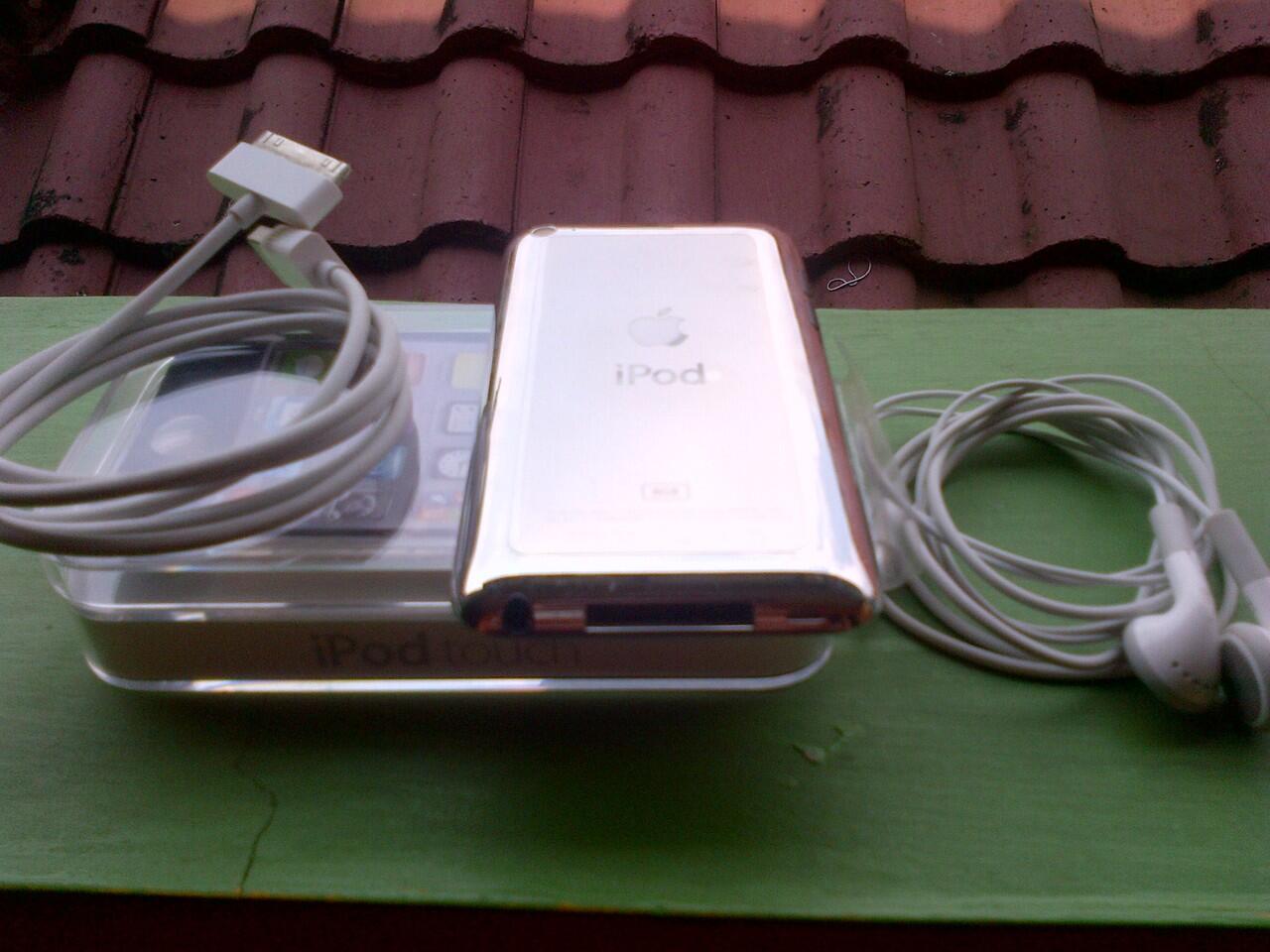 WTS IPOD TOUCH 4 GENE 8Gb BLACK muluusss Fullset