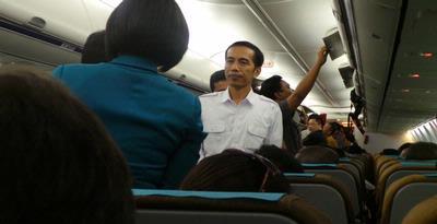 JOKOWI LEBIH MILIH KELAS EKONOMI DARIPADA KELAS BISNIS, MAU TAU ALASANNYA?