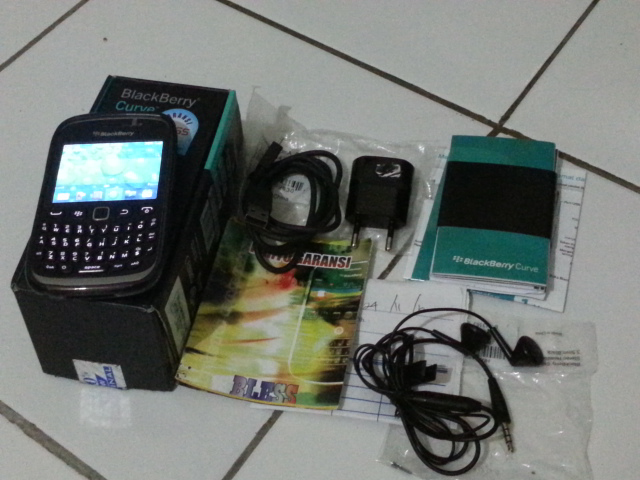 BLACKBERRY CURVE 9320 (AMSTRONG) fullset & good condition