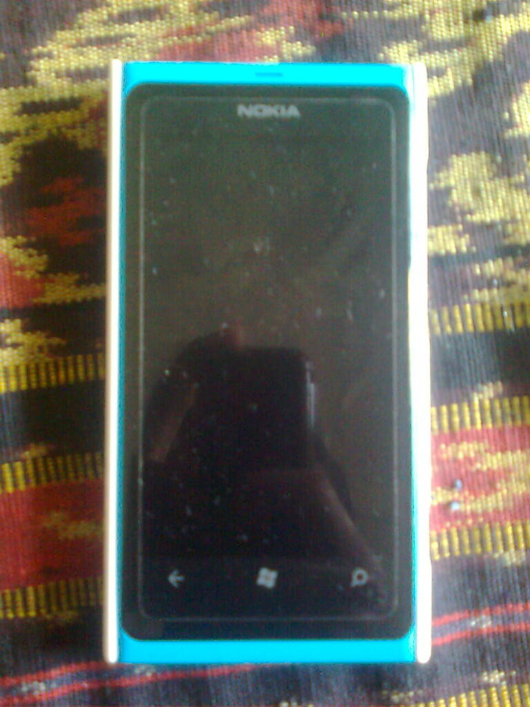 Lumia 800 Cyan Fullset -- Malang..... Rp 2.200.000