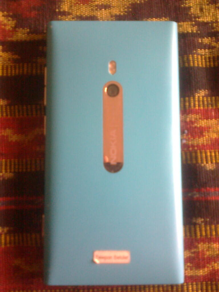 Lumia 800 Cyan Fullset -- Malang..... Rp 2.200.000
