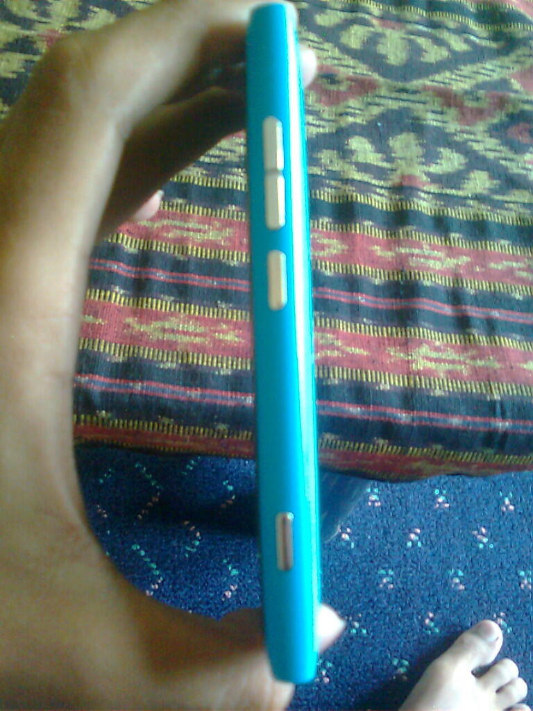Lumia 800 Cyan Fullset -- Malang..... Rp 2.200.000