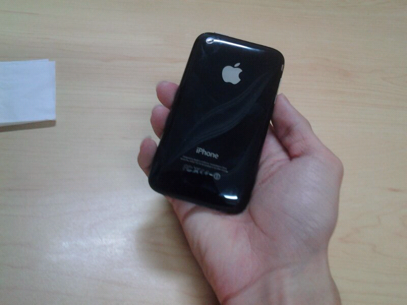 wts iphone 3gs 8gb masih garansi 6 bulan like new.