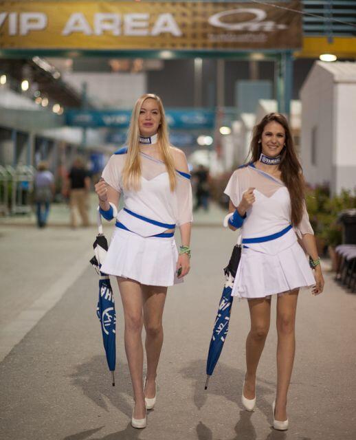 Umbrella Girls di Qatar yang "Hot"
