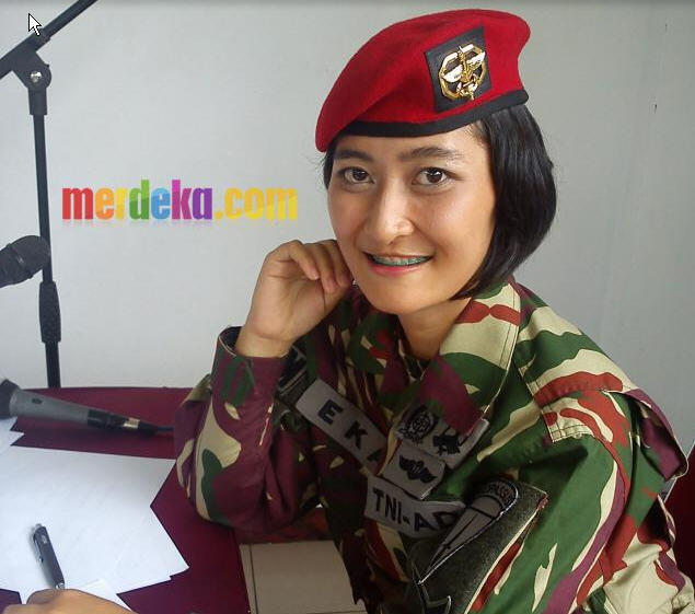 &#91;Kopassus Tercantik !! &#93; Sersan Eka, model cantik ini pilih jadi Kopassus