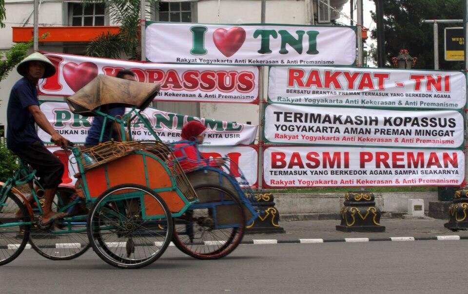 TUNTASKAN KASUS CEMBONGAN 7 TERSANGKA MASIH BEBAS