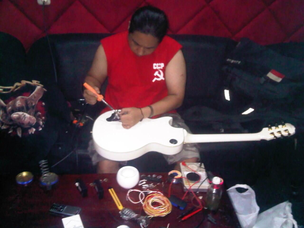 Terima Jasa : Service & Tune Up - Alat Musik ,, Guitar ,, Bass ,, Instrument DLL