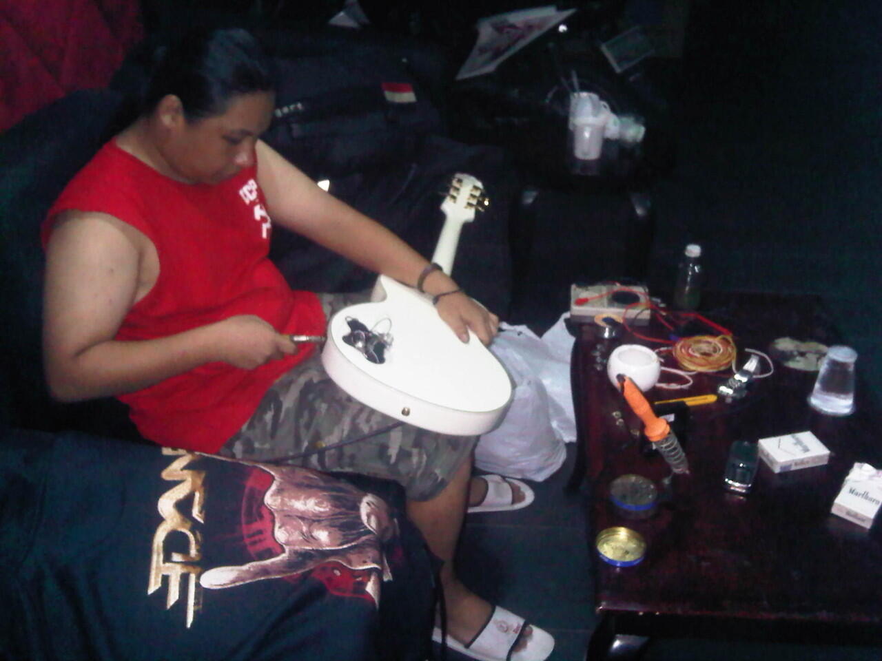 Terima Jasa : Service & Tune Up - Alat Musik ,, Guitar ,, Bass ,, Instrument DLL