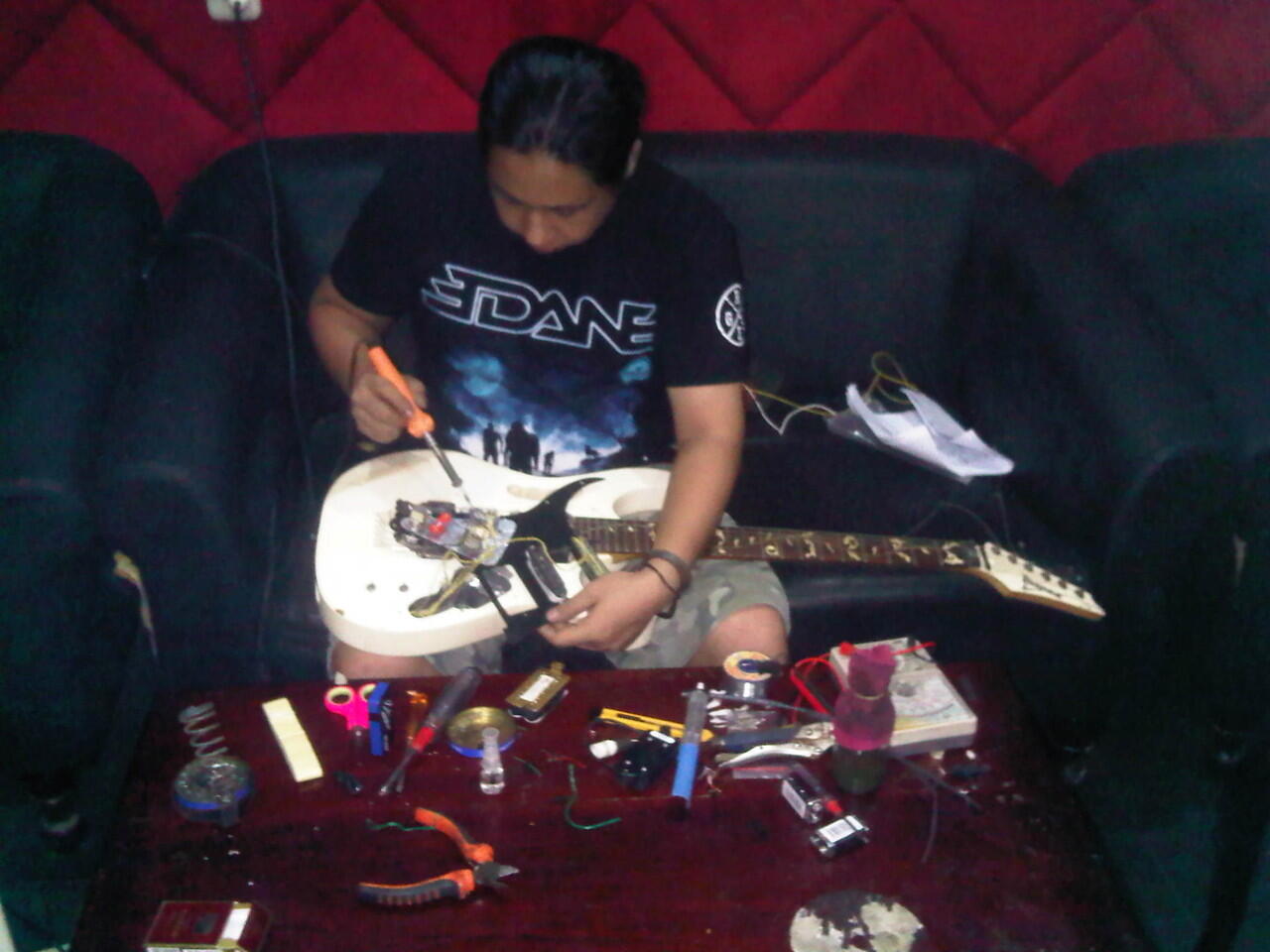 Terima Jasa : Service & Tune Up - Alat Musik ,, Guitar ,, Bass ,, Instrument DLL