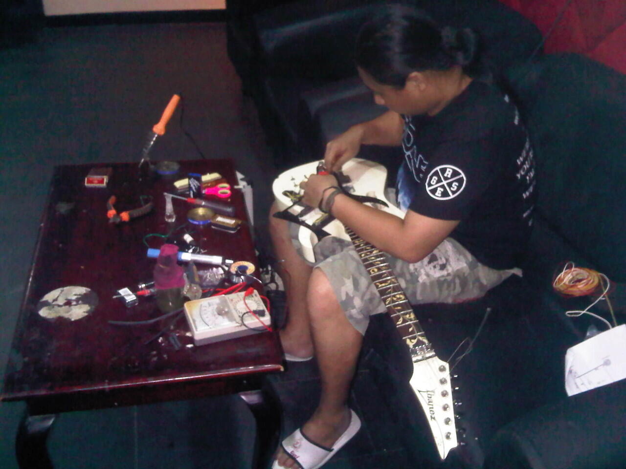 Terima Jasa : Service & Tune Up - Alat Musik ,, Guitar ,, Bass ,, Instrument DLL
