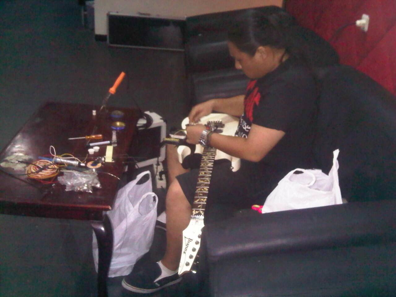 Terima Jasa : Service & Tune Up - Alat Musik ,, Guitar ,, Bass ,, Instrument DLL