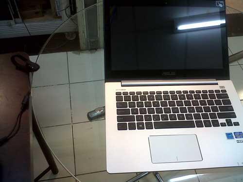 ASUS S300CA C1040H Core i3 Promo Dollar Rp 10.000,- Tipe ini saja....