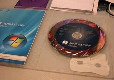 Siapakah Foto 3 Orang di Cover DVD Windows Vista?