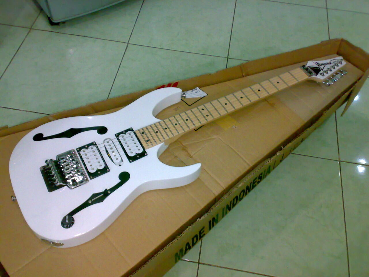 Terjual Gitar Elektrik & Akustik - Bass Elektrik & Akustik 