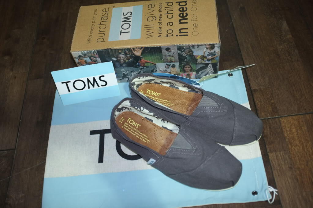 Как отличить оригинал toms. Коробка от обуви Ash. Toms Shoes Audi.