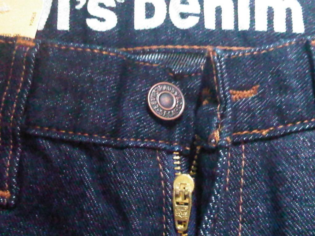 Celana LEVI's