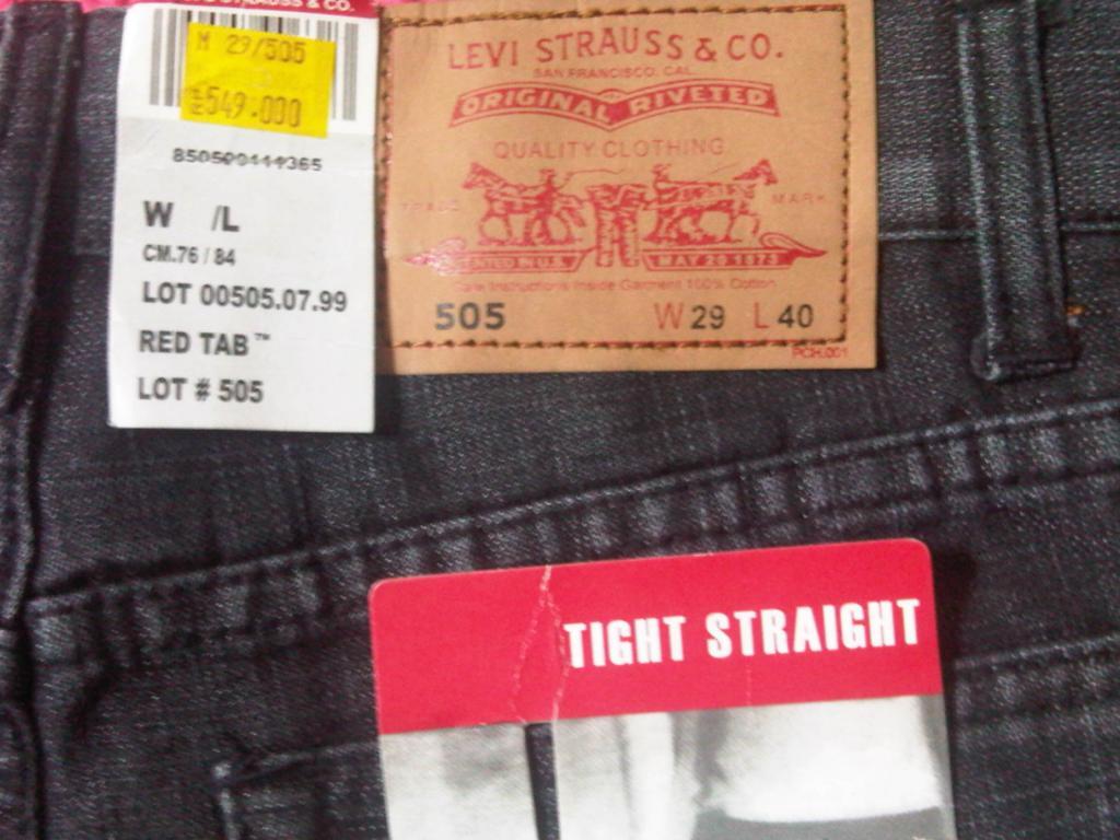 Celana LEVI's