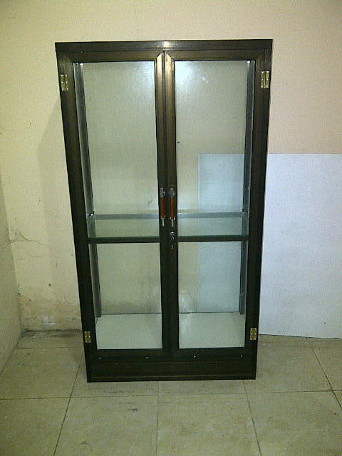 Terjual Lemari kaca display 2 pintu minimalis KASKUS