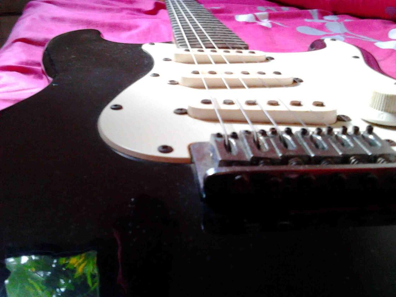 Terjual jual gitar + ampli  KASKUS