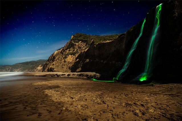 &#91;KEREN&#93; Foto-foto Air Terjun Dengan Cahaya Neon