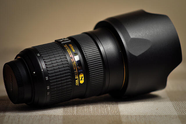 WTS: Jual lensa Nikon 24-70mm f2.8 N + nikkor af-s 300mm f 4 putih langka