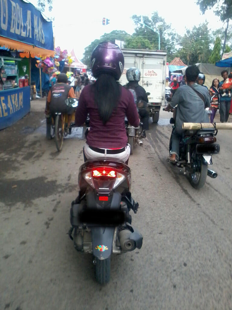 Seneng rasanya kalo dilihat dari belakang