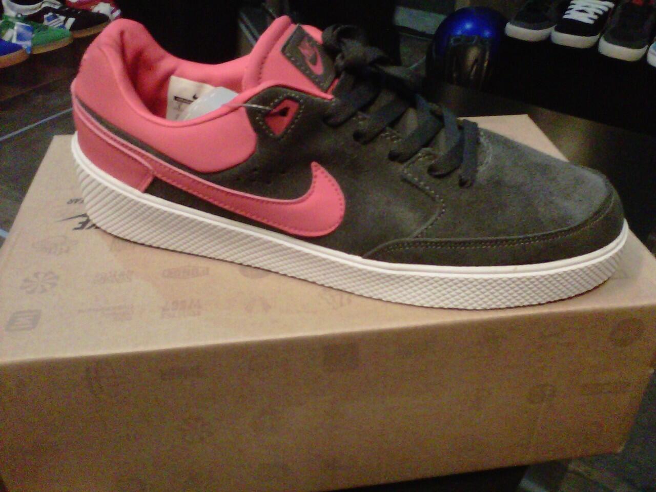 Terjual SEPATU CONVERSE DAN NIKE GATO SHOES ORI VIETNAM