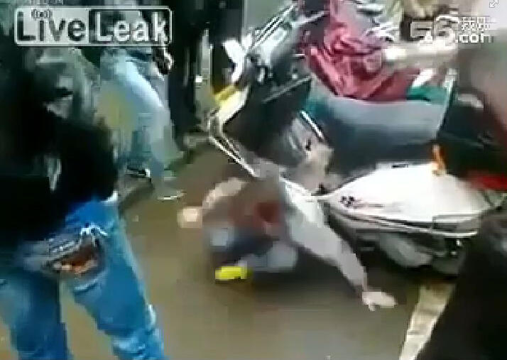 KASIHAN ANAK SEKECIL INI &#91;pic&#93;