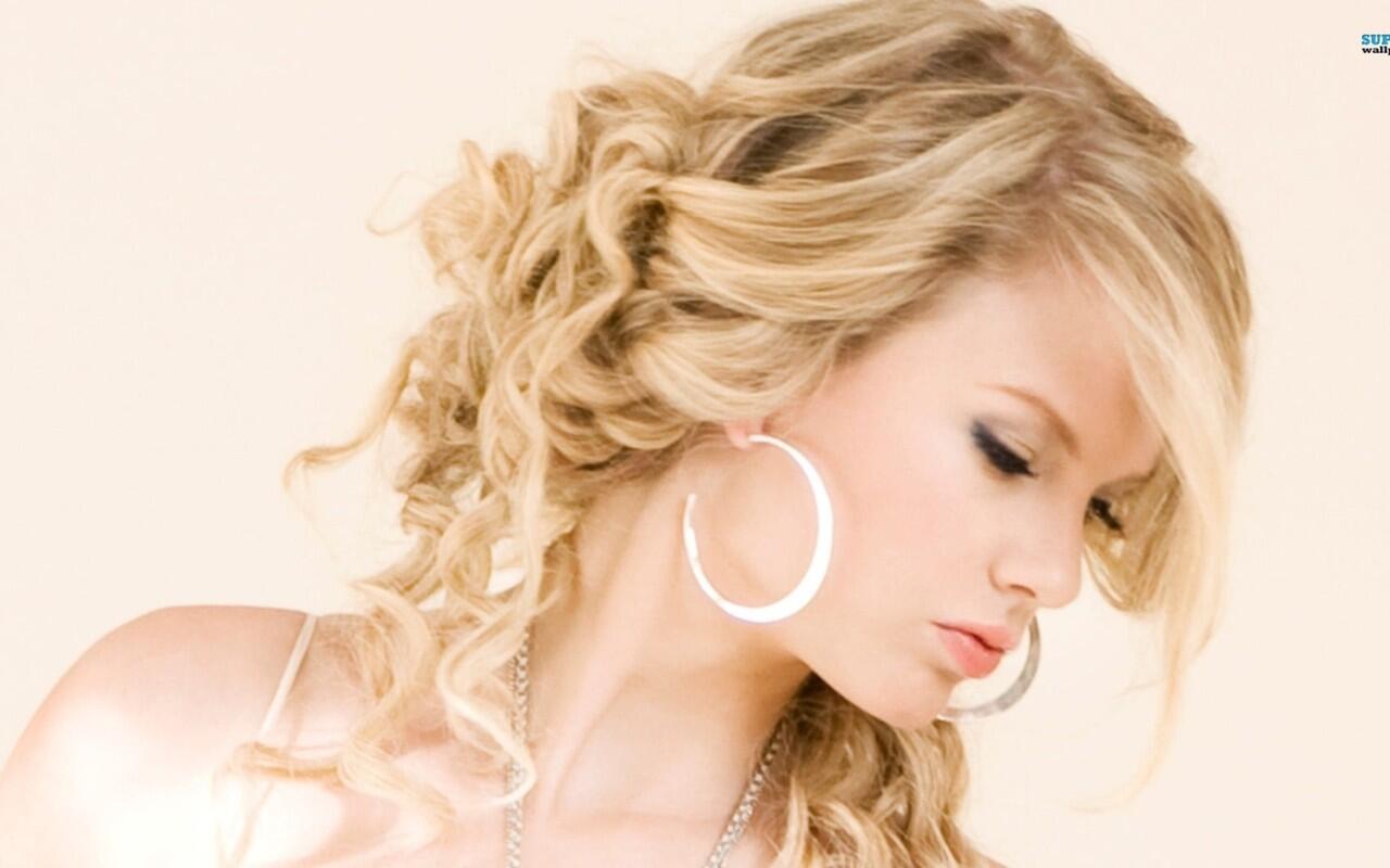 Milih Taylor Swift Atau Raisa ?