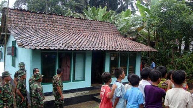 TASRIPIN ; SBY beri bantuan kepada Bocah Miskin&#91;maaf&#93; 12 Tahun hidupi 3 Adiknya