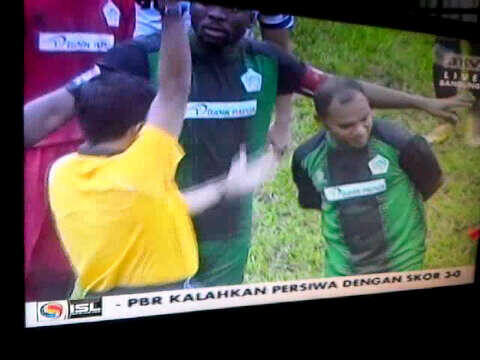 LIVE POSTING! Pemain Persiwa Nonjok Wasit! skrng di AN*V
