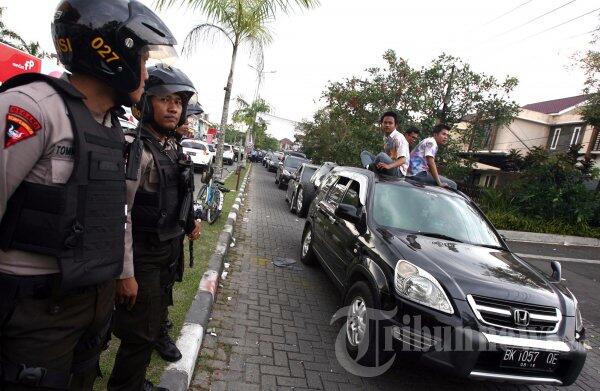 PIC Corat Coret Anak-Anak SMA Seusai Ujian Nasional