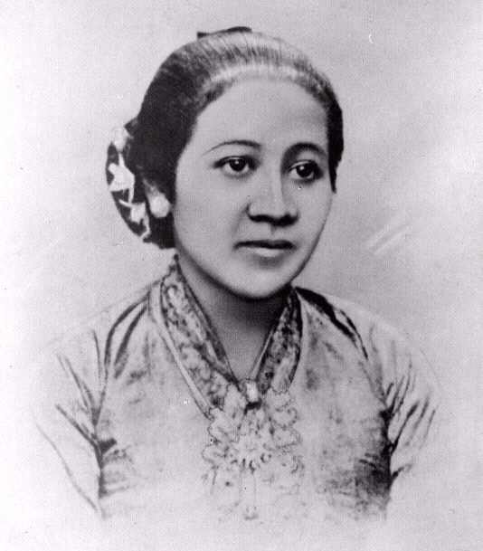 Bagaimana Jadinya Kalo Artis Gak Punya Gigi