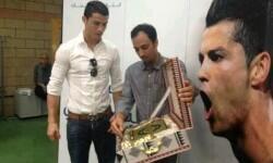 Wow, Cristiano Ronaldo Dihadiahi Alquran 