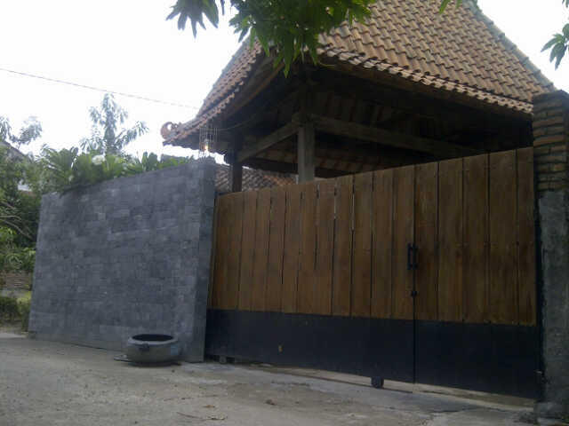 Jual Rumah bergaya Etnik di Solo ( dekat Dengan Hotel Lor In )