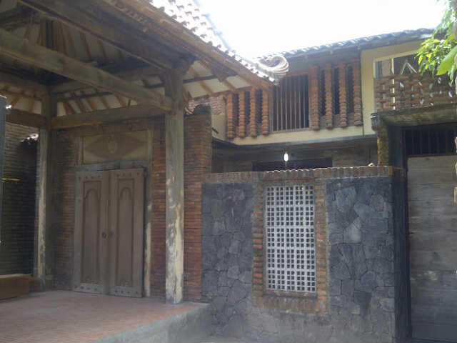 Jual Rumah bergaya Etnik di Solo ( dekat Dengan Hotel Lor In )