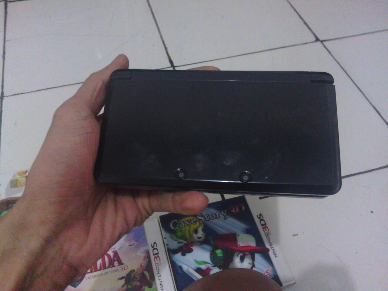 WTS Nintendo 3DS Black and 4 Games Cartridge
