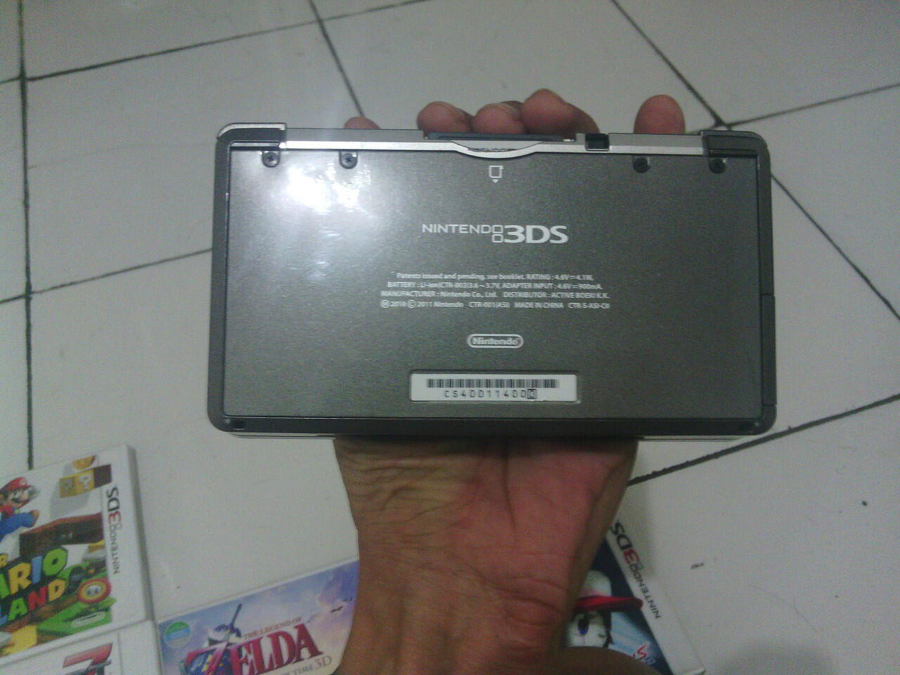 WTS Nintendo 3DS Black and 4 Games Cartridge