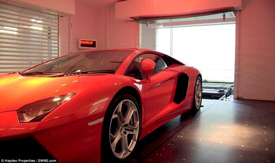 860+ Gambar Mobil Mewah Parkir HD